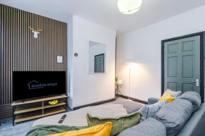 Free Park, Sleeps 8, Stunning Home in Salford, Long Term Disc, Perfect For Groups
